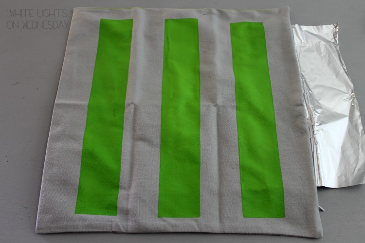 Easy DIY Striped Pillowcase #tulipforyourhome