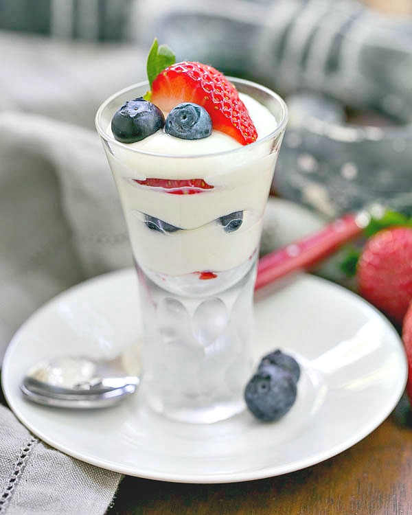 White Chocolate Berry Parfaits - That Skinny Chick Can Bake